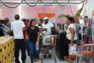 Aconteceu nesta quarta, 20 de Dezembro, a inauguração do Supermercado Perolla em Presidente Kennedy.