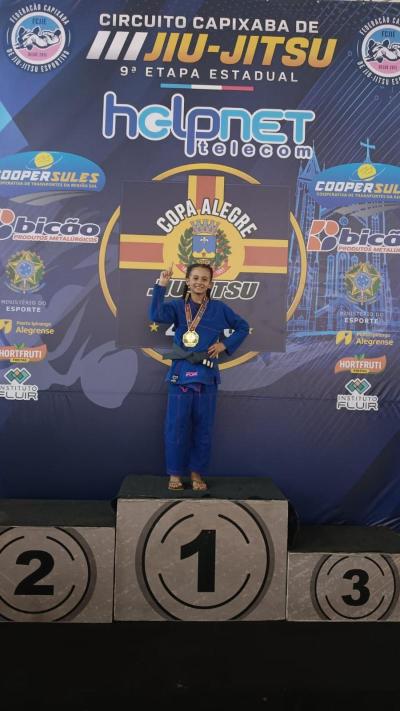 Atleta Helena Minas Machado conquista ouro e bronze em competição estadual de jiu-jítsu