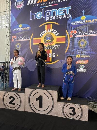 Atleta kennedense Júlia Menezes Valpasso conquista medalha de bronze em competição estadual de Jiu-Jitsu, em Alegre