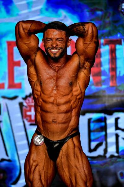 Bruno Moreira se destaca no fisiculturismo capixaba e se prepara para competição internacional em Vitória