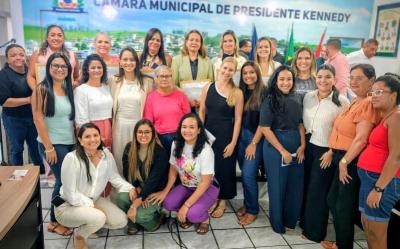 Por iniciativa da vereadora Fabíula Barreto, Câmara de Presidente Kennedy homenageia mulheres do município