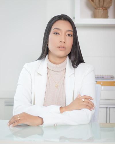 Conheça um pouco sobre a Dra. Shakira Henriques