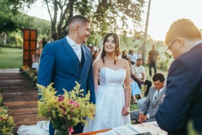 Daniele Jordão e Tales Pacheco celebram união em cerimônia repleta de amor