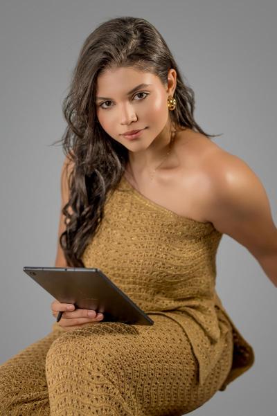 Héllen Carla: a trajetória inspiradora que marcou a capa da última edição da Revista Essence