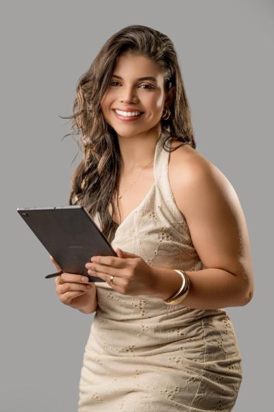 Héllen Carla: a trajetória inspiradora que marcou a capa da última edição da Revista Essence