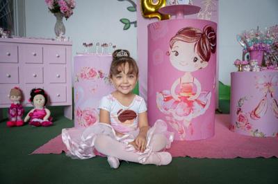 Luísa Damasceno fez 4 aninhos com o tema "A Bailarina"