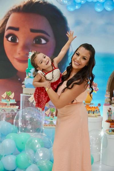 Maitê celebra 3 anos com festa temática da Moana