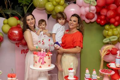 Maithê faz 1 aninho com o tema "A cerejinha do bolo"