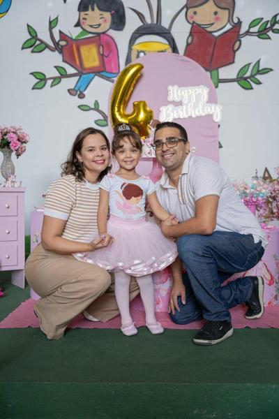 Luísa Damasceno fez 4 aninhos com o tema "A Bailarina"