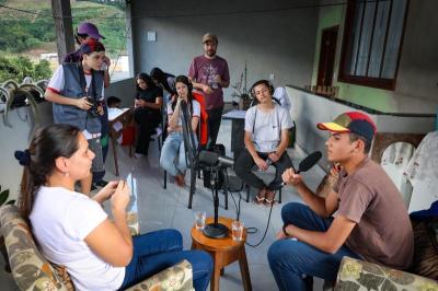 Podcast feito por jovens de Vargem Alta retratam histórias de avós