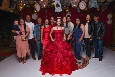 Rhayna Barreto celebra seus 15 anos em noite especial