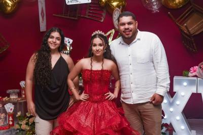Rhayna Barreto celebra seus 15 anos em noite especial
