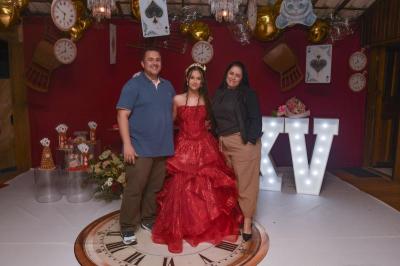 Rhayna Barreto celebra seus 15 anos em noite especial