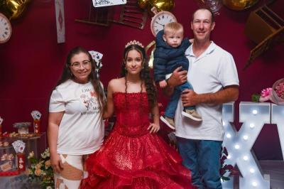 Rhayna Barreto celebra seus 15 anos em noite especial