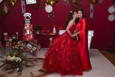 Rhayna Barreto celebra seus 15 anos em noite especial