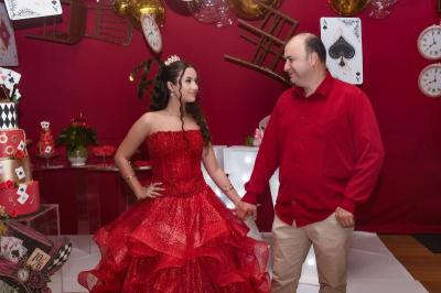 Rhayna Barreto celebra seus 15 anos em noite especial
