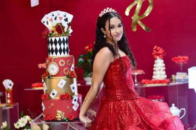 Rhayna Barreto celebra seus 15 anos em noite especial