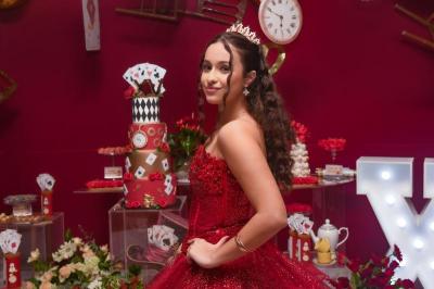 Rhayna Barreto celebra seus 15 anos em noite especial