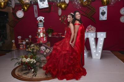 Rhayna Barreto celebra seus 15 anos em noite especial