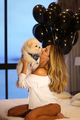Suellen Rosado comemora 27 anos com ensaio sensual.