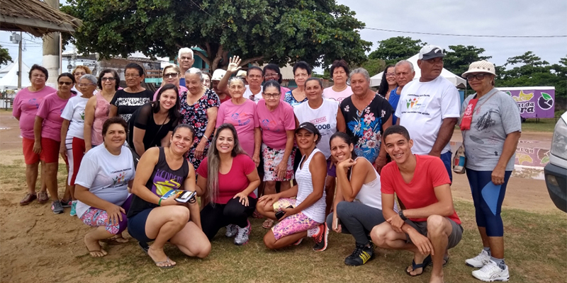 Projeto Verão Viver Mais leva idosos para praticar exercícios físicos na Praia de Marobá